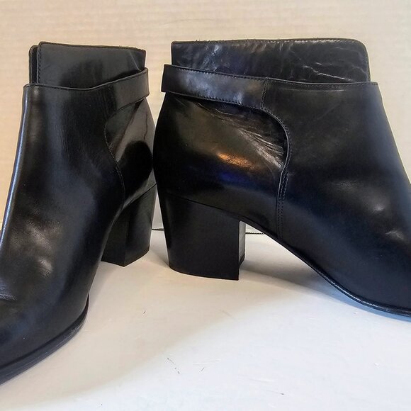 Vince "Harriet" Leather Boot Ankle Booties Buckle Detail Black SZ 10 - Picture 5 of 8